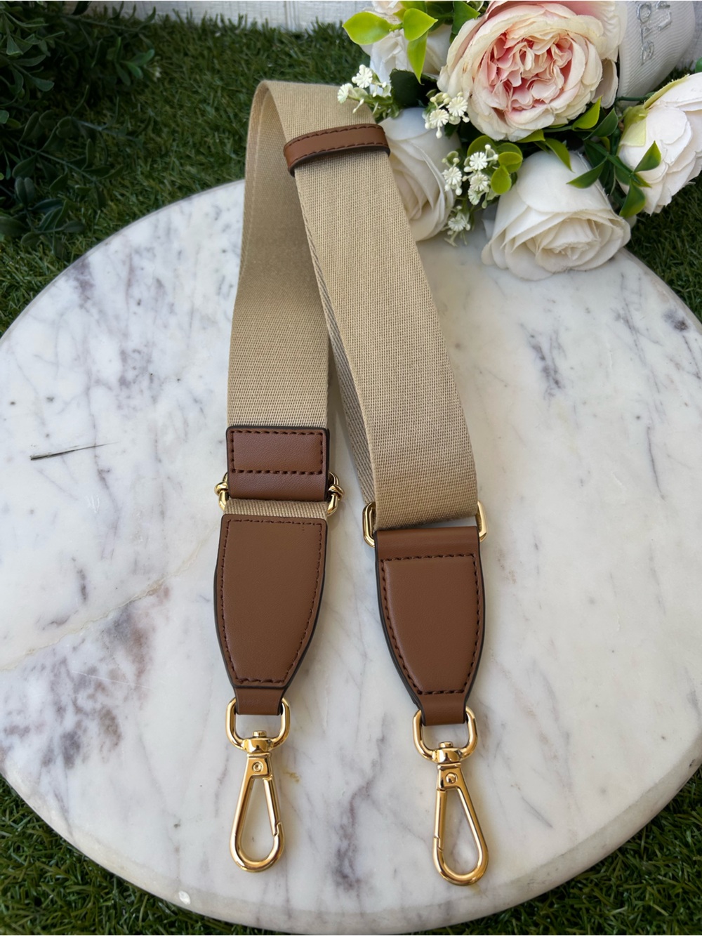 Michael Kors Gold / Pale
Peanut Tan Canvas Handbag
Shoulder Crossbody Strap/new